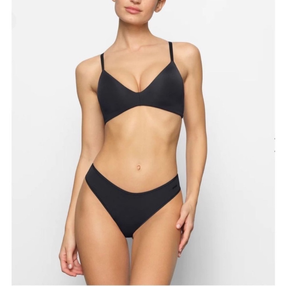 SKIMS NWT Wireless Form Plunge Push-Up Bra Onyx Black 32DD (1891) - Picture 1 of 6